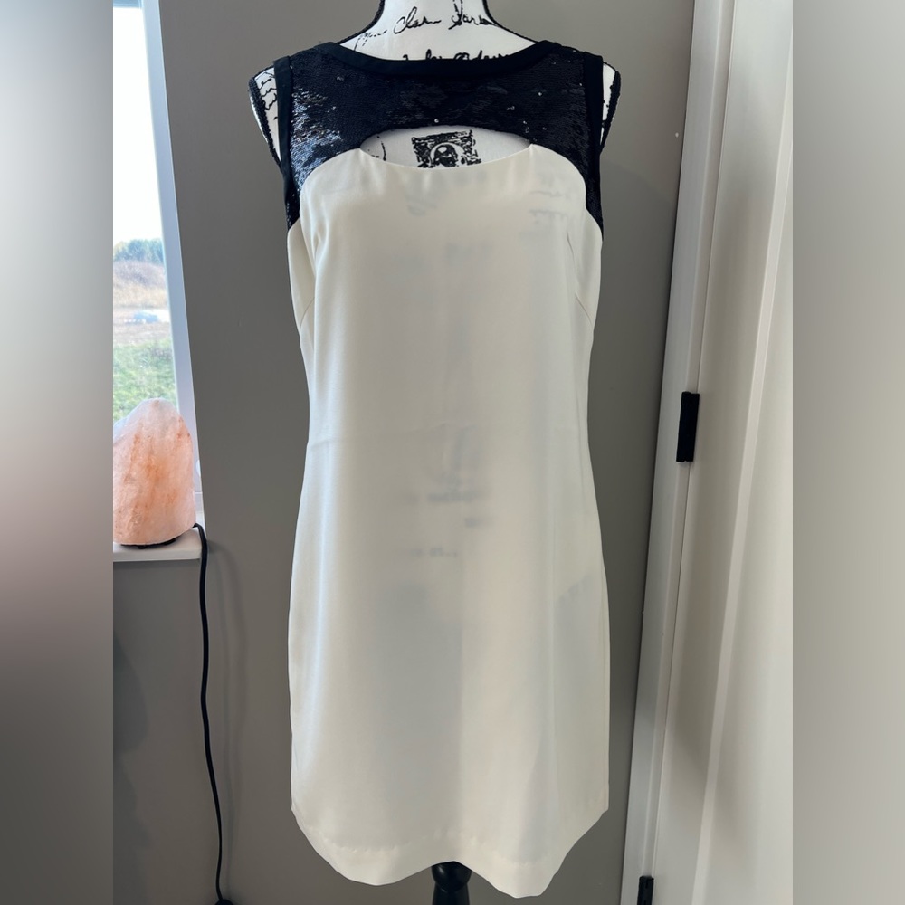Trina Turk Los Angeles White and Black Dress. Size 6.